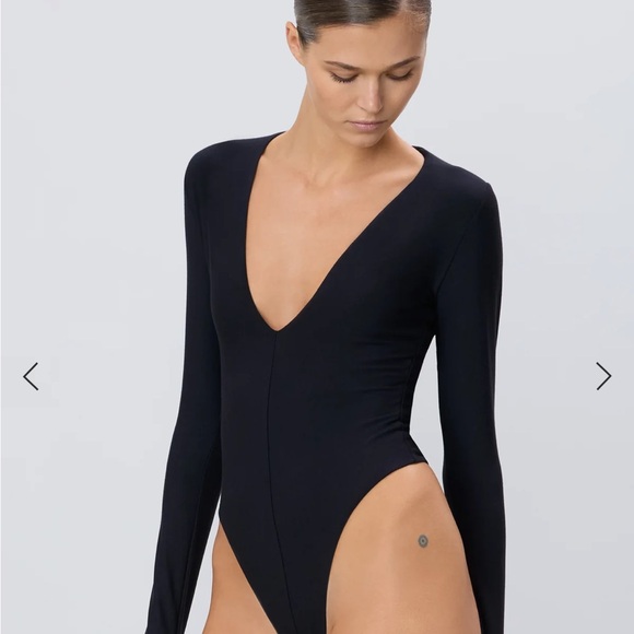 Eterne long Sleeve Deep V Bodysuit - Picture 6 of 10